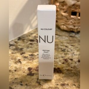 NWT, NUSKIN Lip Peptide Pout!